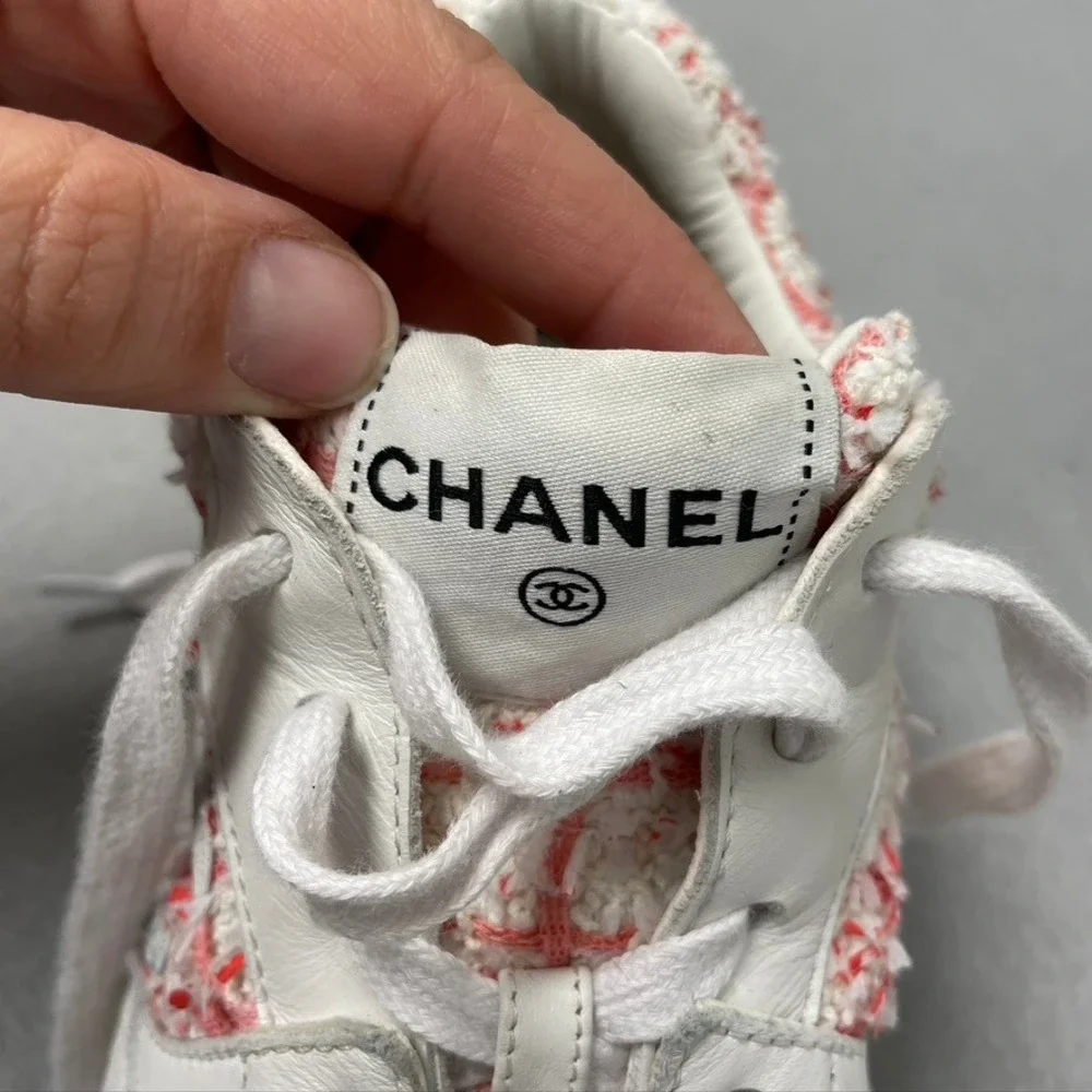 Chanel Tweed Leather Suede Sneakers Womens 39 White‎ Pink G38299 Low Top CC Logo